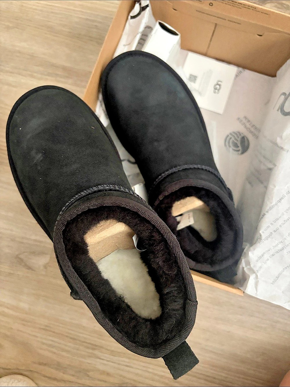 UGG Classic Ultra Mini Women's Black US 8 NWT